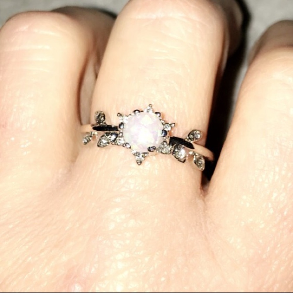 BRAND NEW .925 SILVER WHITE OPAL LEAF RING - - Picture 3 of 8
